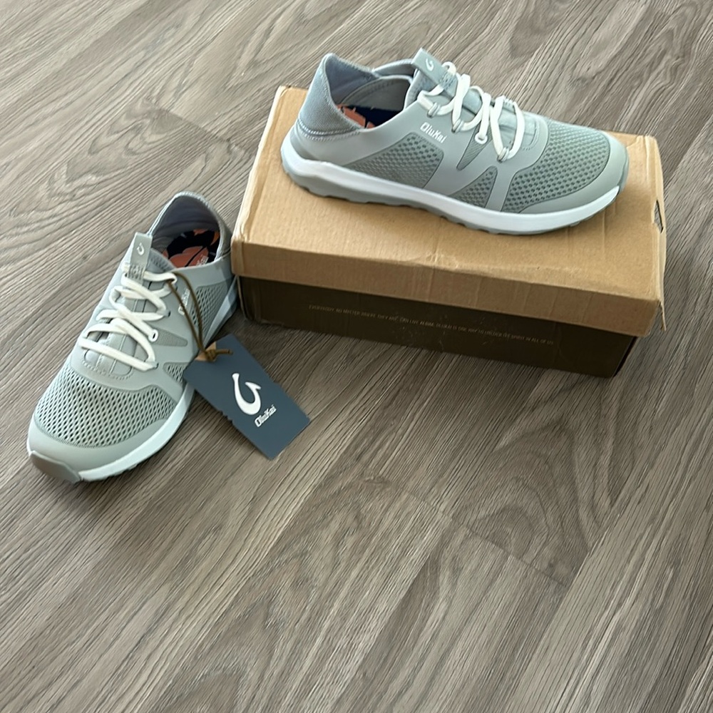 New Olukai Athleusure Shoe sz 7.5